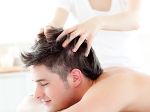 Massage cuir chevelu pousse cheveux
